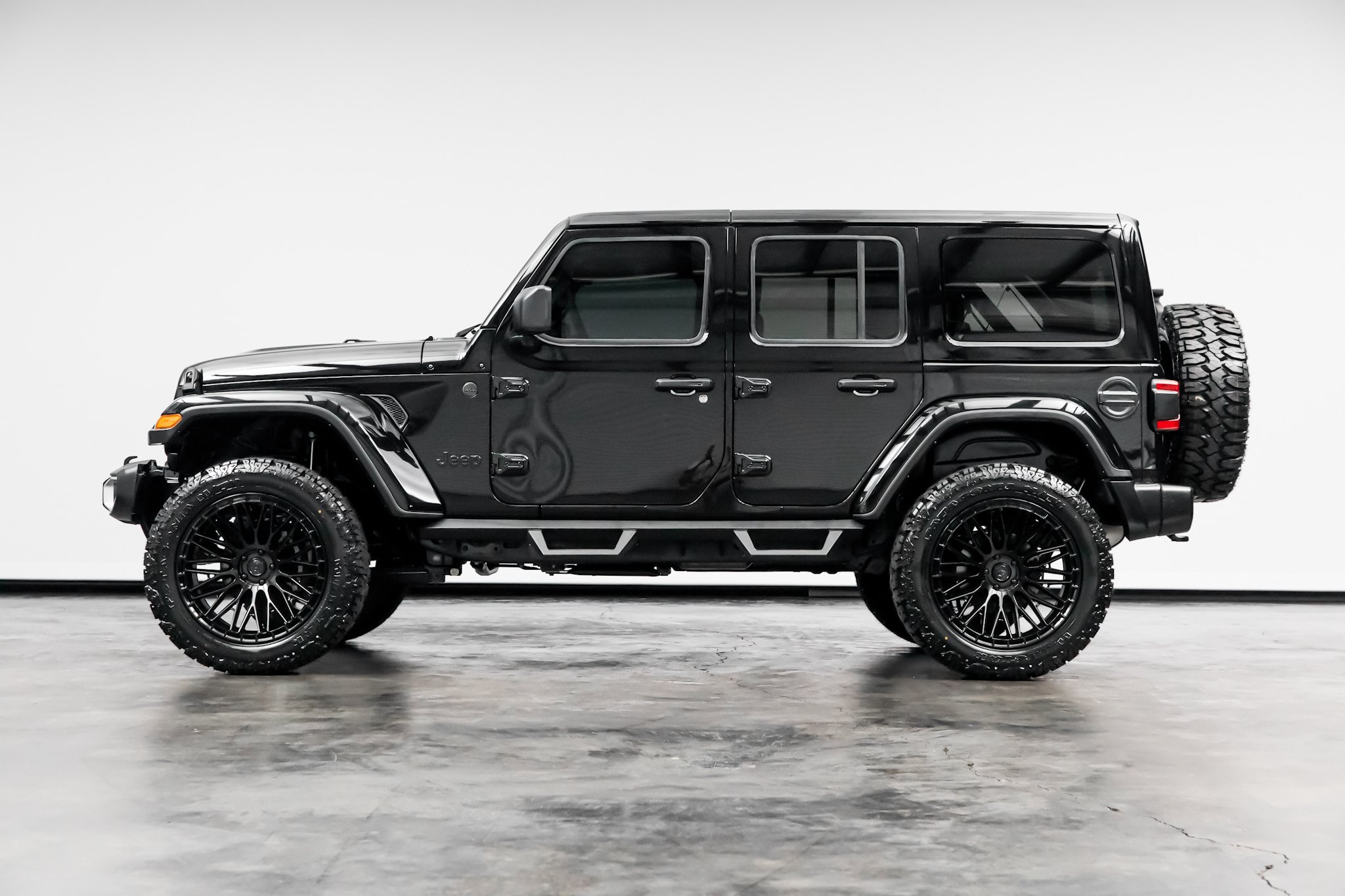 Used 2026 Jeep Wrangler Unlimited Sahara AWD/4WD image 9