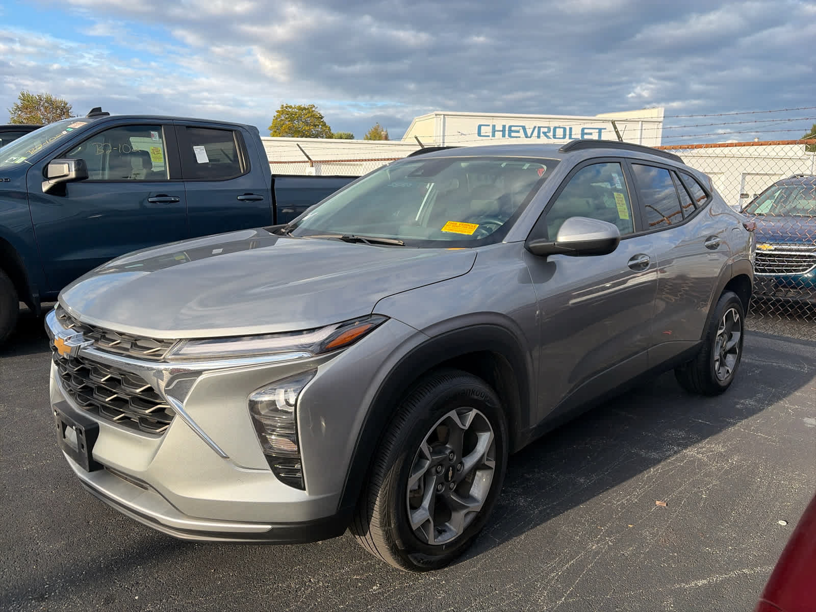 Used 2024 Chevrolet Trax LT w/ Driver Confidence Package FWD image 1