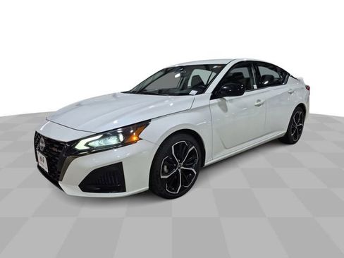Used 2024 Nissan Altima 2.5 SR FWD image 1