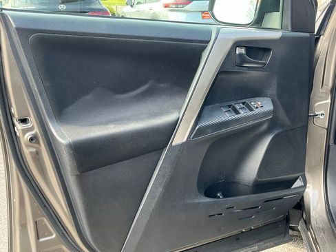 Used 2015 Toyota RAV4 LE image 10