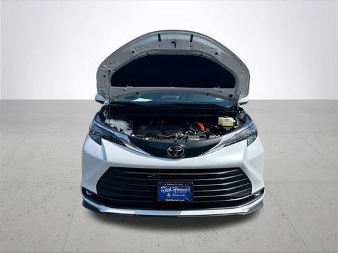 Certified 2026 Toyota Sienna XLE AWD/4WD image 5