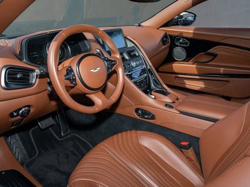 Used 2018 Aston Martin DB11 Coupe image 14