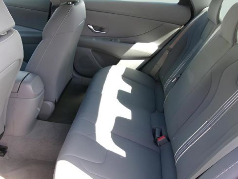 Used 2024 Hyundai Elantra SEL image 10