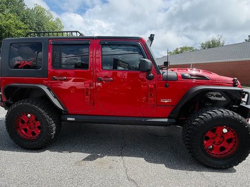 Used 2014 Jeep Wrangler Unlimited Sahara AWD/4WD image 7