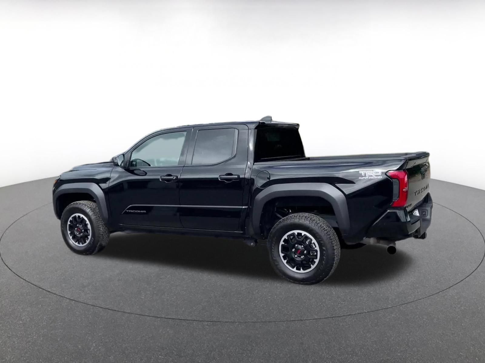 Used 2025 Toyota Tacoma TRD Off-Road AWD/4WD image 9