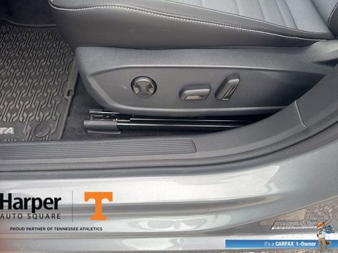 Used 2025 Volkswagen Jetta SE w/ Sunroof Package FWD image 18
