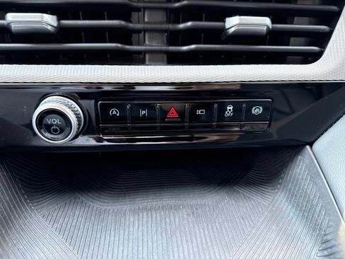 Used 2025 Ford Explorer Active w/ Active Comfort Package AWD/4WD image 19