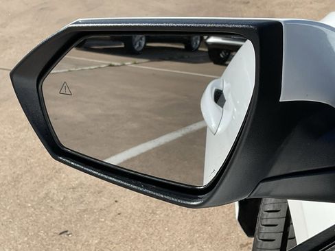 Used 2025 Hyundai Elantra SEL image 11