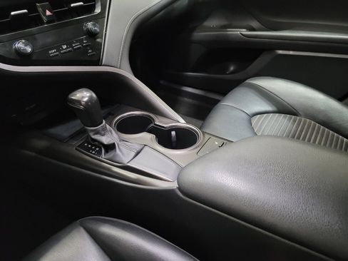 Used 2021 Toyota Camry SE w/ Cold Weather Package FWD image 26