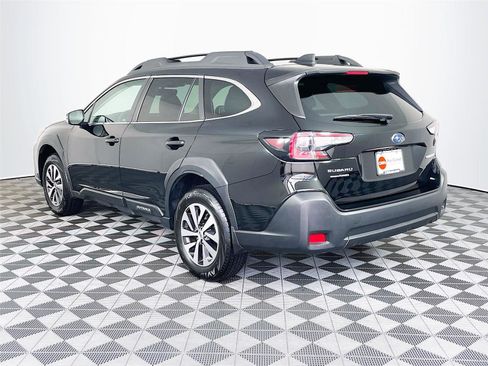 Used 2025 Subaru Outback Premium AWD/4WD image 7