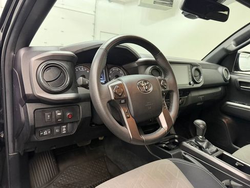 Used 2023 Toyota Tacoma TRD Off-Road w/ Technology Package AWD/4WD image 4