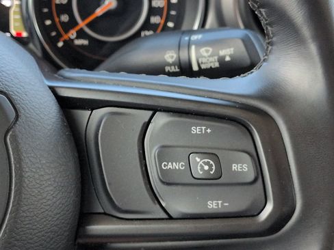 Used 2021 Jeep Gladiator Sport AWD/4WD image 23