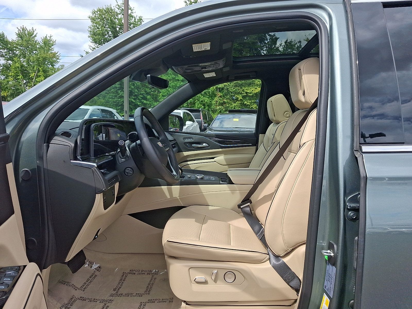 Certified 2024 Cadillac Escalade Premium Luxury AWD/4WD image 13