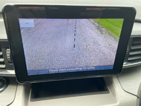 Used 2023 Ford Explorer XLT w/ Equipment Group 202A AWD/4WD image 40