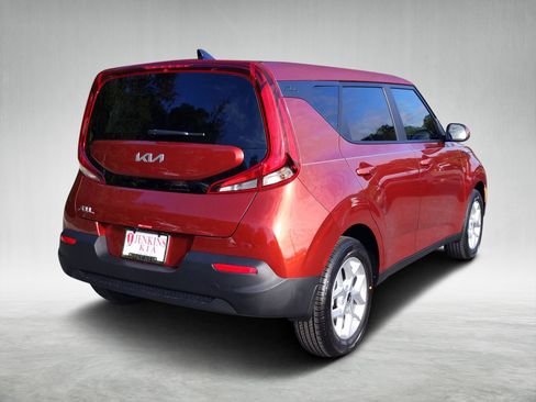 Certified 2022 Kia Soul LX w/ Technology Package image 3