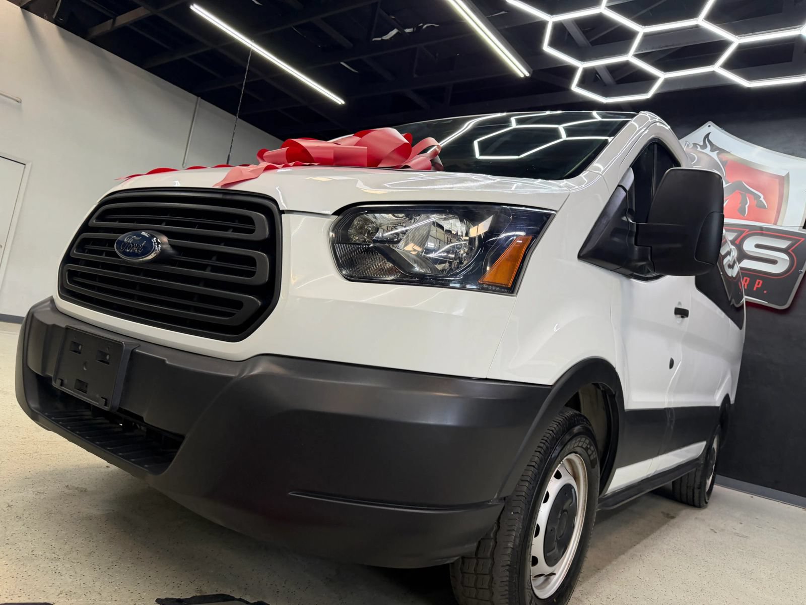 Used 2019 Ford Transit 150 XL RWD image 3