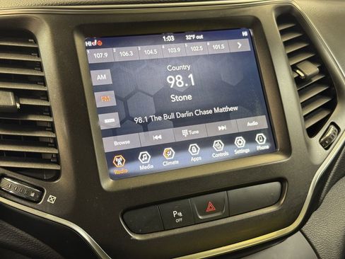 Used 2019 Jeep Cherokee Trailhawk w/ Cold Weather Group image 36