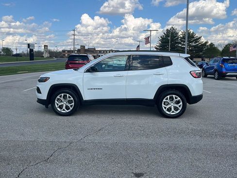 Used 2024 Jeep Compass Latitude AWD/4WD image 2