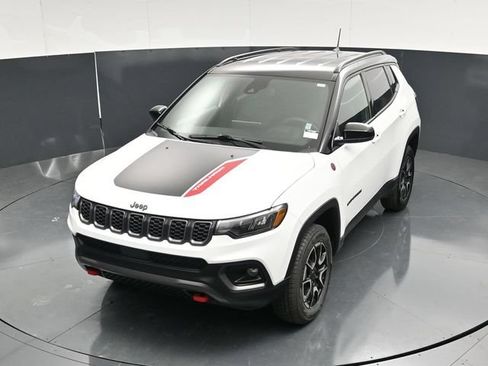 Certified 2025 Jeep Compass Trailhawk AWD/4WD image 46