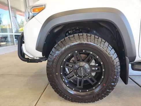 Certified 2022 Toyota Tacoma TRD Off-Road w/ Technology Package AWD/4WD image 29