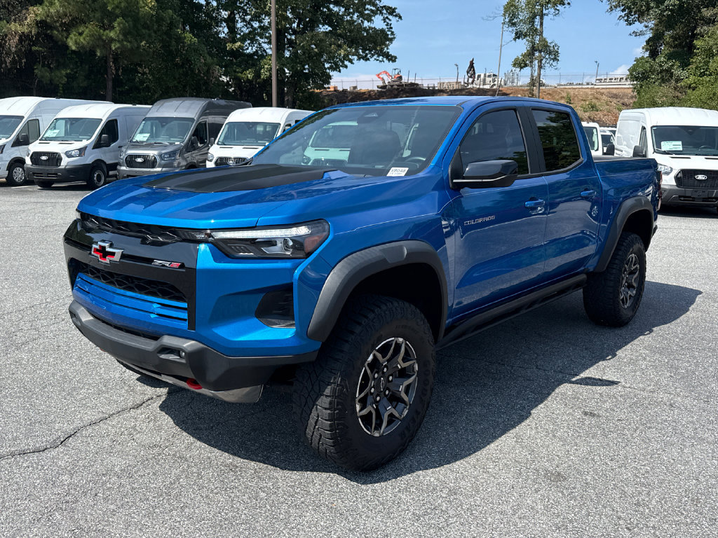Used 2024 Chevrolet Colorado ZR2 w/ ZR2 Convenience Package III AWD/4WD image 3