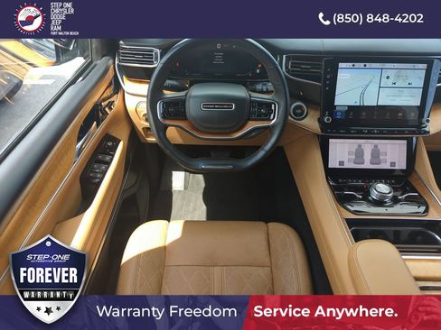 Used 2023 Jeep Grand Wagoneer Series III AWD/4WD image 13