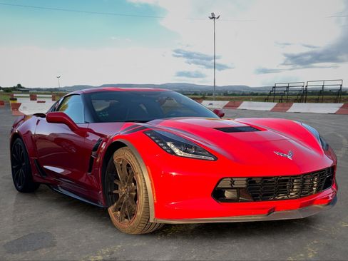 Used 2019 Chevrolet Corvette Grand Sport w/ Grand Sport Heritage Package RWD image 2