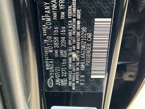 Used 2021 Hyundai Elantra SE image 28