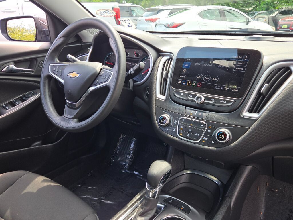 Certified 2025 Chevrolet Malibu LT FWD image 8