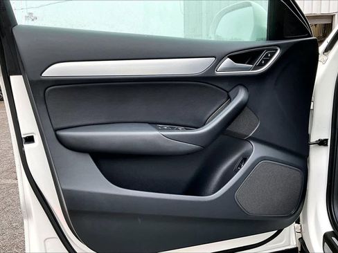 Used 2018 Audi Q3 2.0T Premium w/ Convenience Package image 21