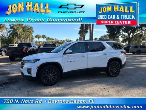Used 2023 Chevrolet Traverse RS image 3