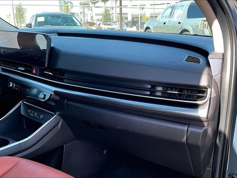 Certified 2025 Kia Carnival SX w/ SX Dark Edition Package image 17