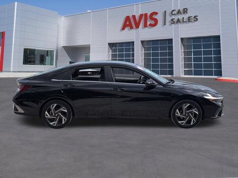 Used 2025 Hyundai Elantra SEL FWD image 5