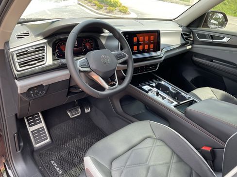 New 2026 Volkswagen Atlas Peak Edition AWD/4WD image 17