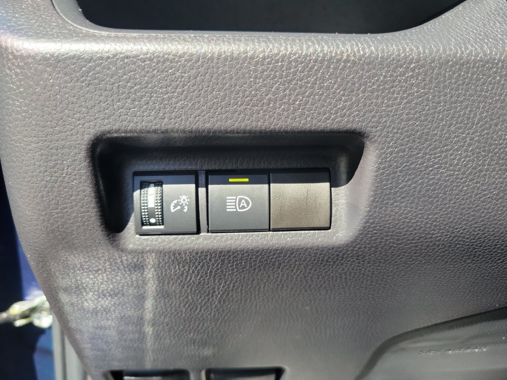 Used 2025 Toyota RAV4 XLE AWD/4WD image 23