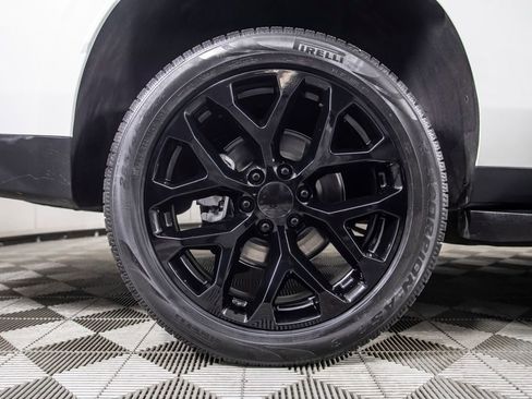 Used 2022 Chevrolet Suburban RST w/ Sport Performance Package image 46