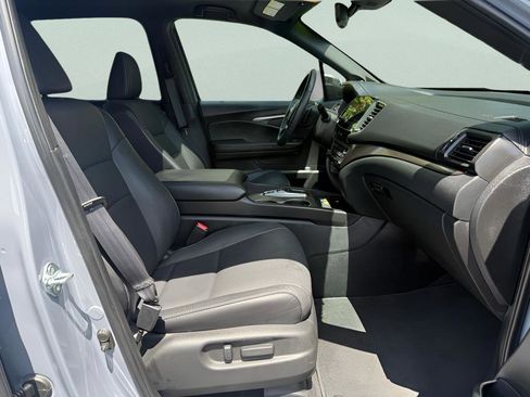 Certified 2025 Honda Passport EX-L image 13
