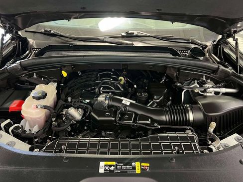 Used 2023 Jeep Grand Cherokee Limited w/ Luxury Tech Group II image 38