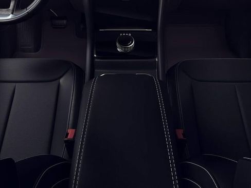 New 2026 Jeep Grand Cherokee Altitude image 4