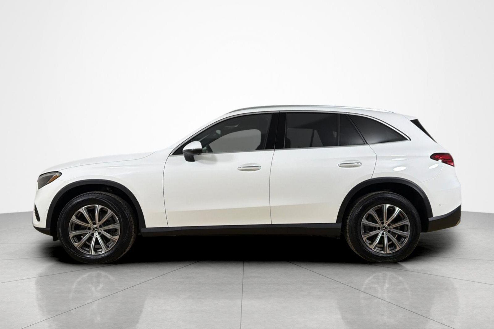 Used 2026 Mercedes-Benz GLC 300 image 2
