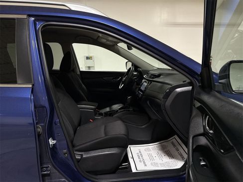 Used 2017 Nissan Rogue SV w/ SV Premium Package image 22