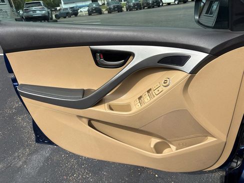 Used 2013 Hyundai Elantra GLS image 9