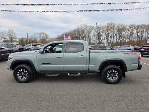 Used 2022 Toyota Tacoma TRD Off-Road w/ TRD Premium Off Road Package image 4