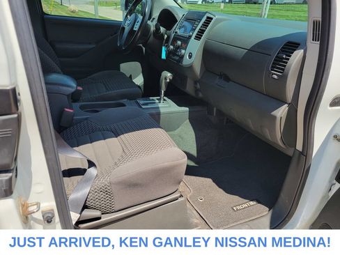Used 2018 Nissan Frontier SV w/ Value Truck Package AWD/4WD image 22