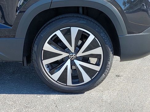 Used 2022 Volkswagen Taos SE image 32