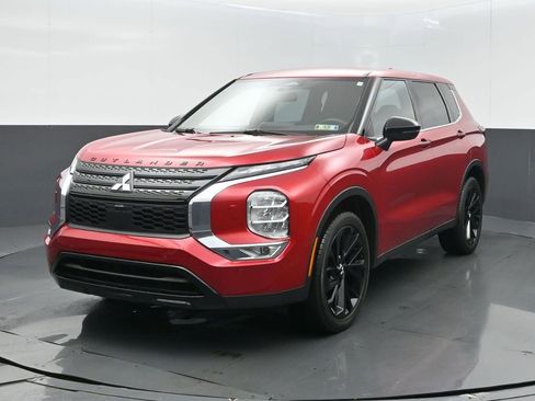 Used 2023 Mitsubishi Outlander SE image 7