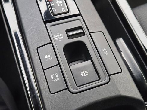 Used 2024 Toyota Prius LE image 32