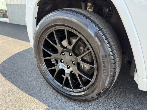 Used 2018 Jeep Grand Cherokee Altitude AWD/4WD image 13