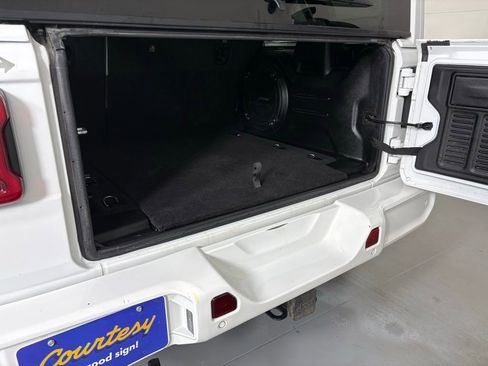 Used 2023 Jeep Wrangler Unlimited Sahara image 37