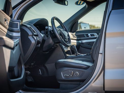 Certified 2017 Ford Explorer XLT w/ Equipment Group 202A image 19